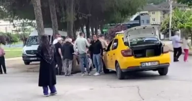 Kocaeli'de Taksi Yayaya Çarptı, Yaralı Hastanede