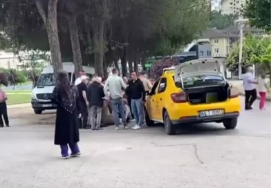 Kocaeli'de Taksi Yayaya Çarptı, Yaralı Hastanede