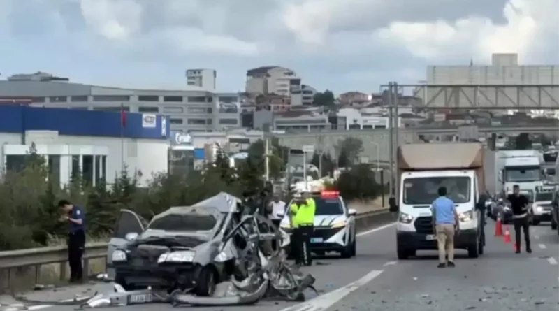 TEM Otoyolu'nda otobüs ile otomobil çarpıştı: 3 yaralı
