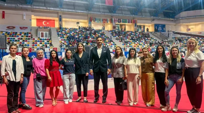 Kocaeli'de Uluslararası Güreş Turnuvası Bitti