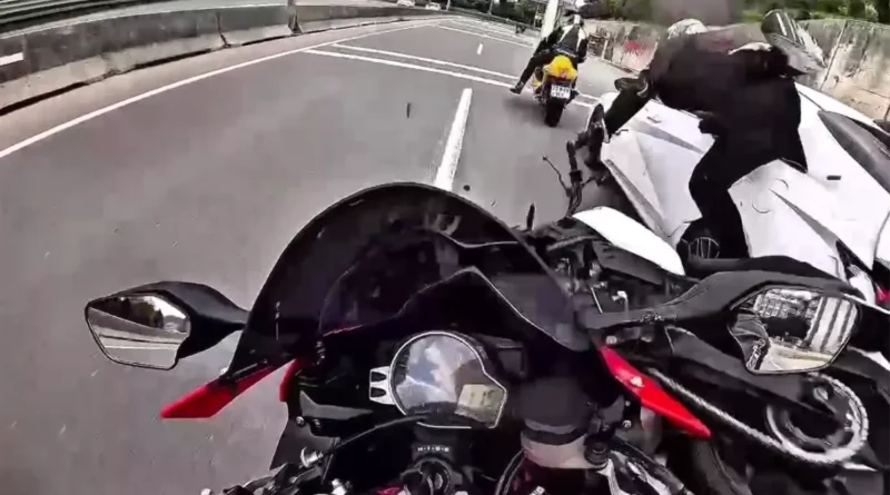 Kocaeli'de Kanalizasyon Taşması Trafik Kazası: 3 Yaralı