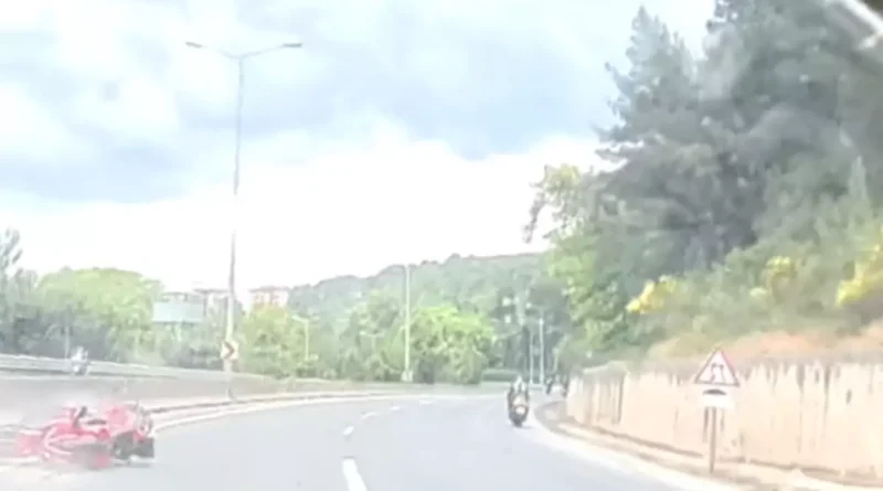 Gölcük'te Motosiklet Kazası: 3 Yaralı