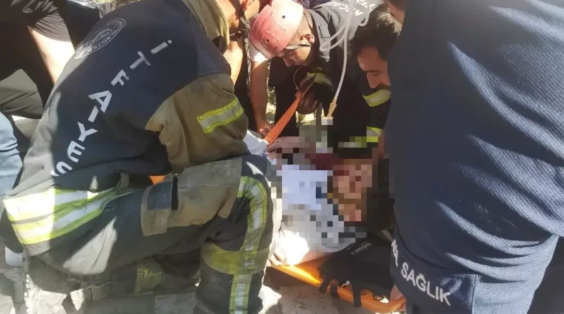 Kocaeli'de Otomobil Direğe Çarptı, Sürücü Yaralı