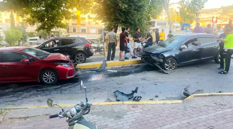 Kocaeli'de Trafik Kazası: Motosikletli Yaralı
