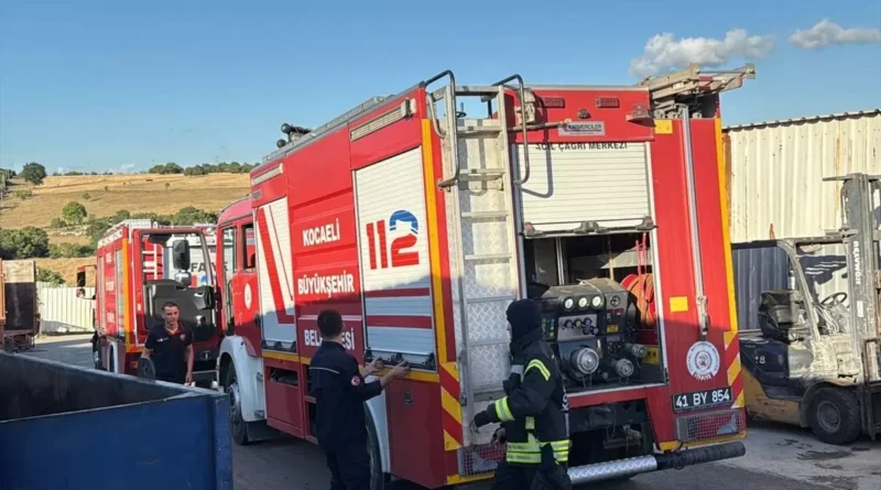 Gebze'deki Geri Dönüşüm Tesisinde Yangın