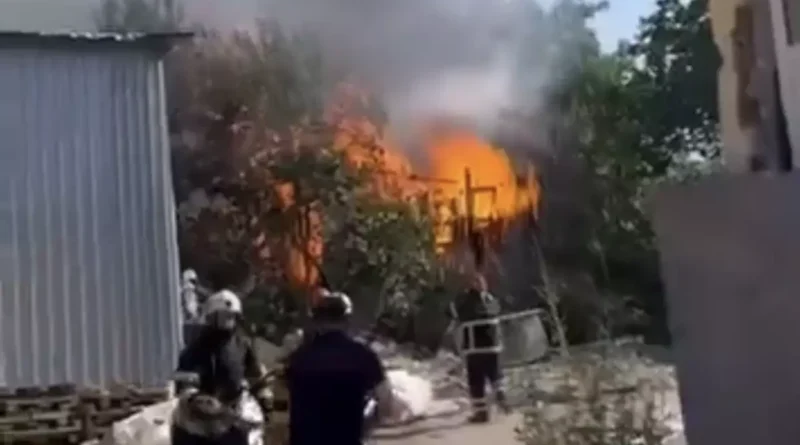 Kocaeli'de Ahır Yangını Söndürüldü