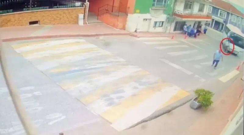 İzmit'te Midibüs Çarptı, Yaşlı Adam Yaralı