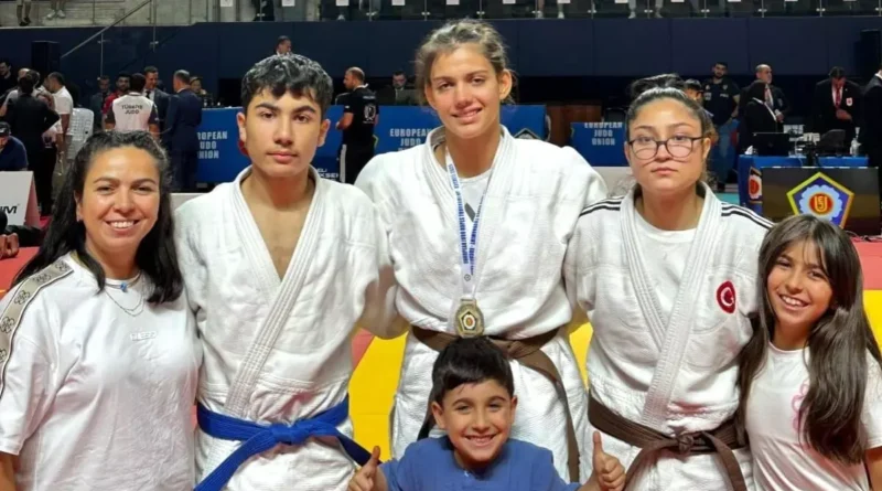 Salihli'nin Hira Kılkış, judo şampiyonu oldu