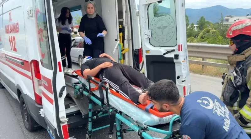 Kocaeli'de Tır ve Kamyon Çarpıştı, Yaralı Hastaneye Gönderildi