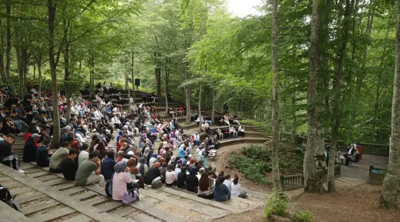 Aile Yılı Temasıyla Düzenlenen Edebiyat Kampı Kocaeli'de Başladı