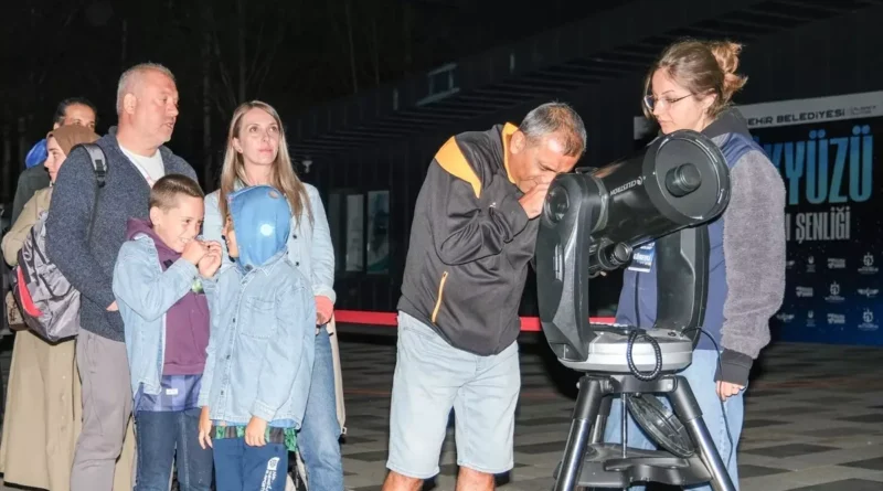 Kartepe'de 12 Bin Kişilik Gökyüzü Gözlem Şenliği Düzenlendi